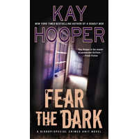  Fear The Dark – Kay Hooper