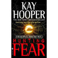  Hunting Fear – Kay Hooper