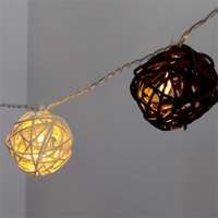 Iris Iris Gömb alakú fonott/rattan/4m/fehér + barna/20db LED-es/3xAA elemes fénydekoráció