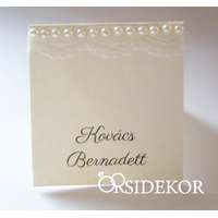 Ültetőkártya csipkével díszítve