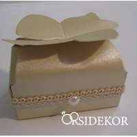 Köszönetajándék-doboz cukrozott mandulával, csokiszívvel