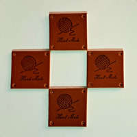 Bőr hatású felvarrható "Hand Made" cimke - 4db/csomag