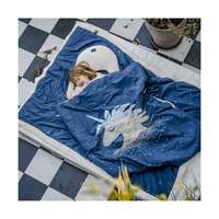 La Millou La Millou Dundee and Friends Blue kétoldalas pamut-minky takaró töltettel "L" 110 x 140 cm