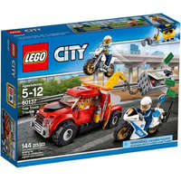 LEGO Lego City 60137 Bajba került vontató