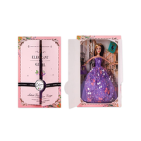 Magic Toys Elegáns Divatbaba kiegészítőkkel lila ruhában 30cm