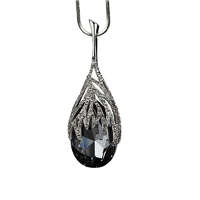 MariaKing From Maria King Ezüst színű hosszú Statement nyaklánc csillogó fekete kristálymedállal