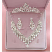MariaKing Gyönyörű kristályokkal kirakott esküvői szett: nyaklánc, fülbevaló és tiara 2.