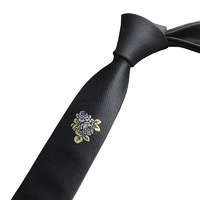 MariaKing Fekete keskeny nyakkendő rózsa motívummal