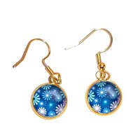 MariaKing Kék virágos üveglencsés fülbevaló, választható arany és ezüst színben