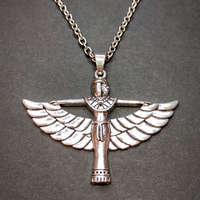 MariaKing Egyiptomi istennő medál lánccal, ezüst színű