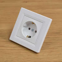 Schneider Electric Zrt. Schneider Electric Asfora - EPH2900121 - 2P+F csatlakozóaljzat, csavaros, kerettel, fehér