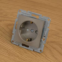 Schneider Electric Zrt. Schneider Electric Asfora - EPH2900269 - 2P+F csatlakozóaljzat, biztonsági zsaluval, csavaros, bronz