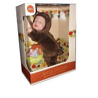 Ovation Holding Anne Geddes puhatestű babafigura barna maci szettben 23cm