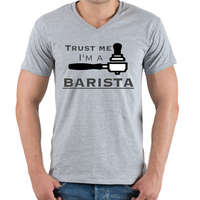 printfashion Trust Me I'm a BARISTA - Férfi V-nyakú póló - Sport szürke