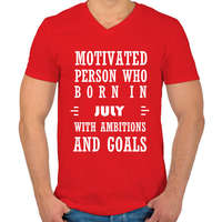 printfashion Júliusi születésű motivált személy ambíciókkal és célokkal - Férfi V-nyakú póló - Piros