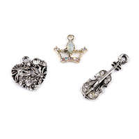 Fém medál szív, hegedű, korona csiszolt kövekkel