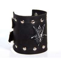Bőr karkötő - csuklópánt fém dísszel