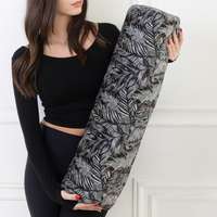 Prána Párna Jóga henger Premium Tönkölyhéj párna 70x20 cm + Art Deco Collection huzat (Grey Leaves)