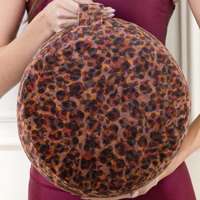 Prána Párna Kerek Premium Tönkölyhéj ülőpárna 33x13 cm + Art Deco Collection huzat - Ruby Wine