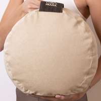 Prána Párna Kerek Premium Tönkölyhéj ülőpárna 36x12 cm + Bombay Collection huzat - Beige