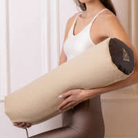 Prána Párna Jóga henger Premium Tönkölyhéj párna 70x20 cm + Bombay Collection huzat (Beige)