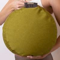 Prána Párna Kerek Premium Tönkölyhéj ülőpárna 36x12 cm + Bombay Collection huzat - Olive Green