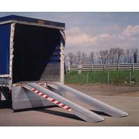 AVRamps Perem nélküli mobil rámpa 300x35 cm 400 kg/db 800 kg/pár teherbírás 1 db Hordozható teherautó ipari rámpa munkagép személyemelő kisgép traktor