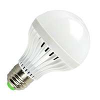 7W gömb alakú LED izzó, E27, hideg fehér