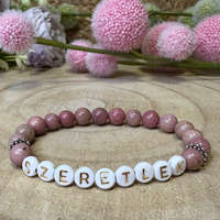 "Szeretlek" feliratú Rodonit ásvány karkötő
