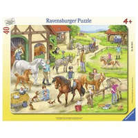  Ravensburger: A lovastanyán 40 darabos puzzle