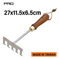 <!HTML KOD><p><a href="https://www.elefantszerszam.hu/NAKAYAMA-PRO"><img src="https://shop.unas.hu/shop_ordered/69983/pic/NAKAYAMAPRO.png" width="150" height="63" alt="" /></a> NAKAYAMA PRO Gereblye rozsdamentes acél fejjel, kőris fa nyél bőrszíjjal (SSF515)