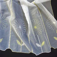 Vitrage KIKELET, virág mintás hímzett vitrázsfüggöny anyag, 30 cm magas