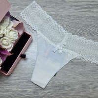 Poppy Lézervágott csipkés derekú tanga Fehér