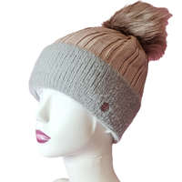 Női kötött polár béléses sapka anyagában hosszában mintás Púder