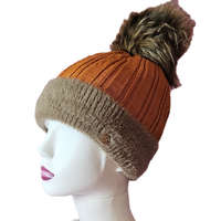Női kötött polár béléses sapka anyagában hosszában mintás Rozsda