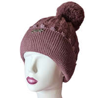 Női kötött polár béléses sapka anyagában mintás Mályva